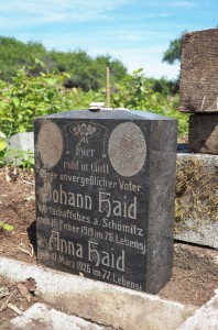 13 Červnové čištění náhrobků na hřbitově ve Svatoboru   